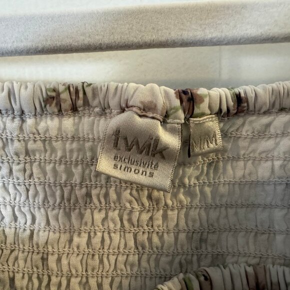 💥TWIK WHITE WITH FLOWERS DRESS 💥✨PERFECT CONDITION✨ ⁉️ MAKE AN OFFER ⁉️ - Picture 3 of 5